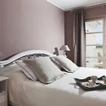 Sara *