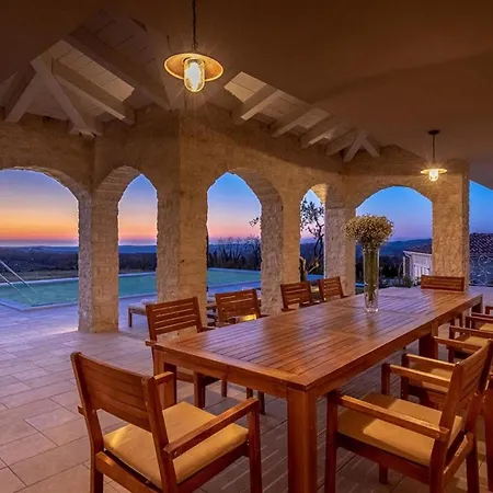 Sara בית נופש *